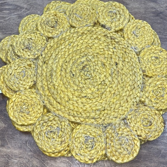 Domain Set of 4 wheat gold woven place mats - Picture 4 of 4